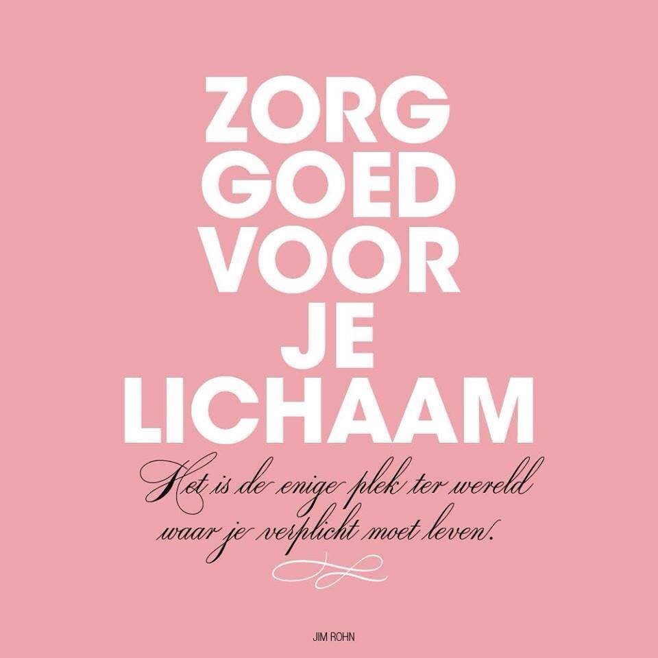 Bewust eten betekent eten met aandacht en zorg, volledig aanwezig zijn bij de maaltijd. Het gaat niet alleen om wát je eet, maar vooral om hóe je eet. Door bewust te eten, kun je meer genieten van je voedsel, beter luisteren naar je lichaam, en uiteindelijk gezonder en gelukkiger leven.