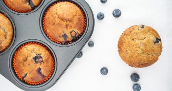 spelt muffins met blauwe bessen, muffins met blauwe bessen, recept, ontbijt, tussendoor, gezonde muffins zonder suiker