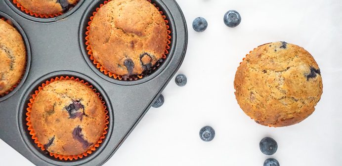 spelt muffins met blauwe bessen, muffins met blauwe bessen, recept, ontbijt, tussendoor, gezonde muffins zonder suiker