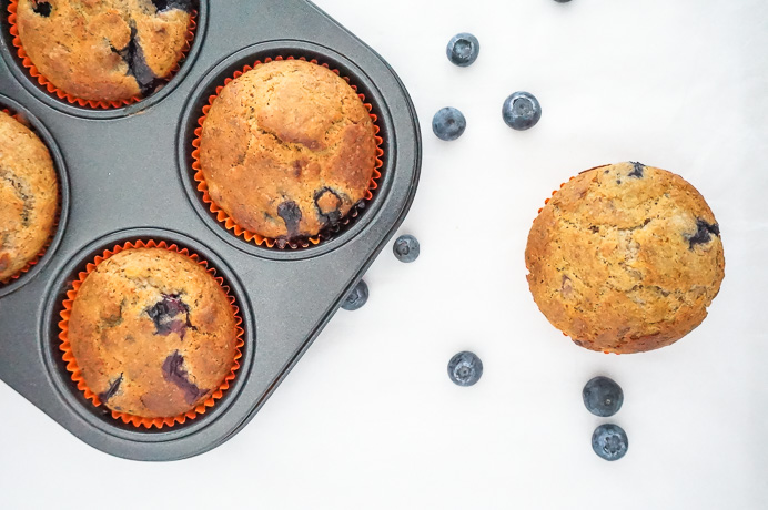 spelt muffins met blauwe bessen, muffins met blauwe bessen, recept, ontbijt, tussendoor, gezonde muffins zonder suiker