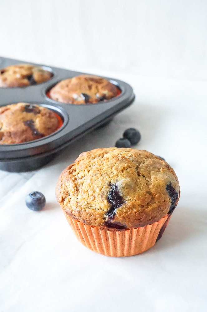 spelt muffins met blauwe bessen, muffins met blauwe bessen, recept, ontbijt, tussendoor, gezonde muffins zonder suiker