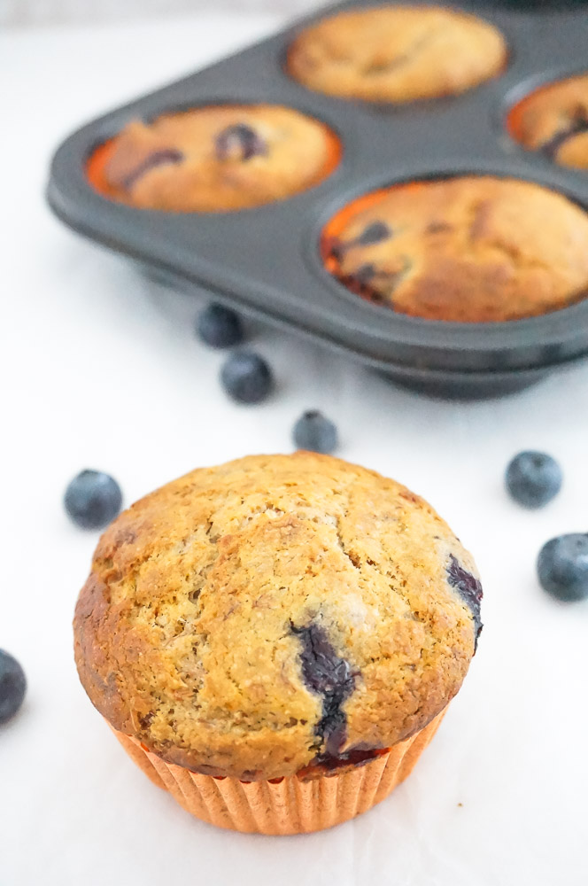 spelt muffins met blauwe bessen, muffins met blauwe bessen, recept, ontbijt, tussendoor, gezonde muffins zonder suiker