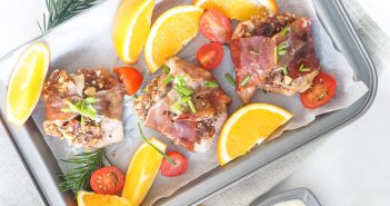 Kipfilet in parmaham met dadels en noten Kip in Parmaham, kipfilet in parmaham, kipfilet in ham met dadels en noten, feestelijk recept