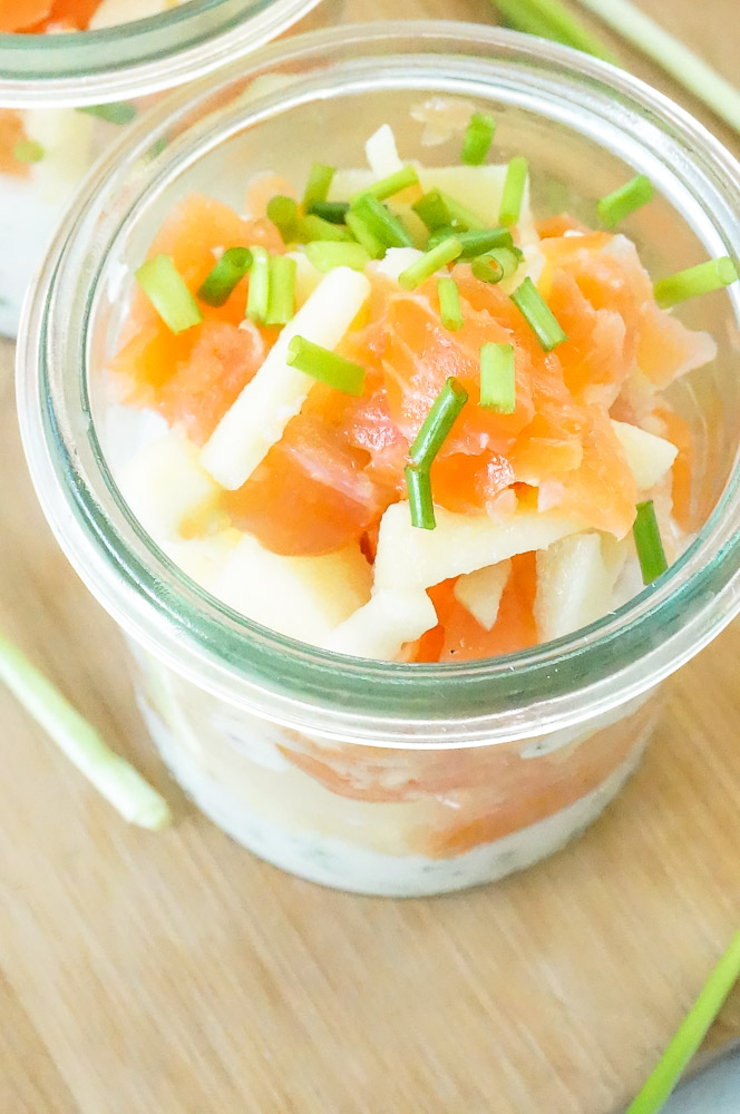 amuse in een glaasje met zalm en appel, amuse met zalm, amuse recepten, kerst