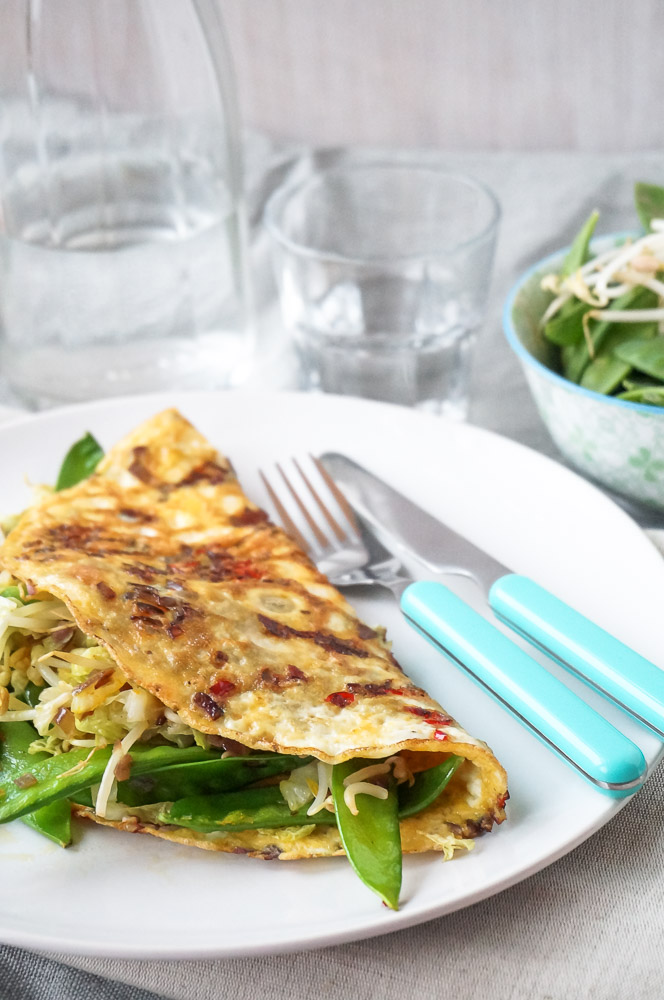 Ei wrap met roerbakgroenten, Oosterse ei wrap, Oosterse omelet, gezond lunch recept