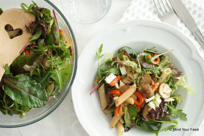 pastasalade met rucola, champignons en feta