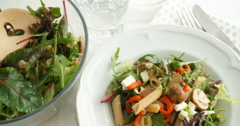 Pastasalade met rucola, champignons en feta