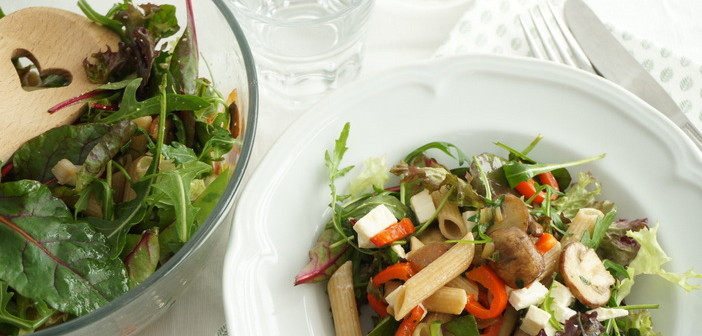 Pastasalade met rucola, champignons en feta