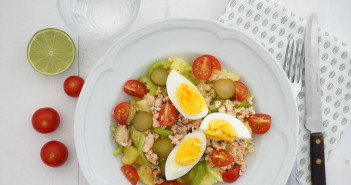 Frisse aardappelsalade met zalm en ei Frisse aardappelsalade met zalm en ei