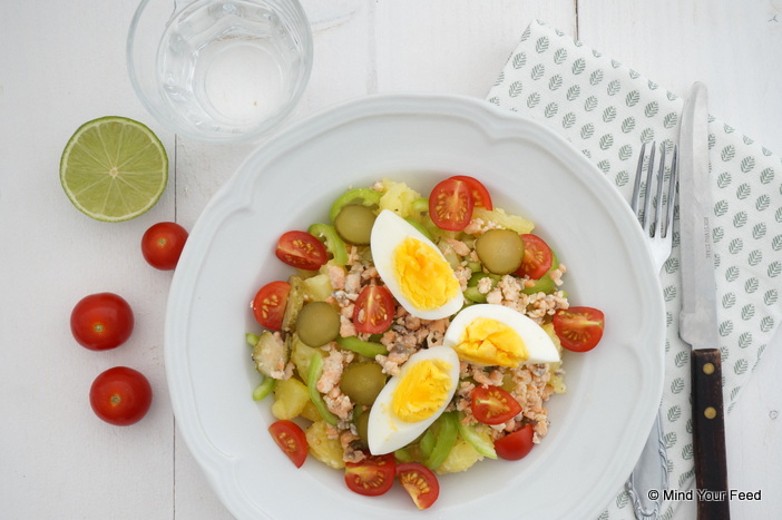 Frisse aardappelsalade met zalm en ei