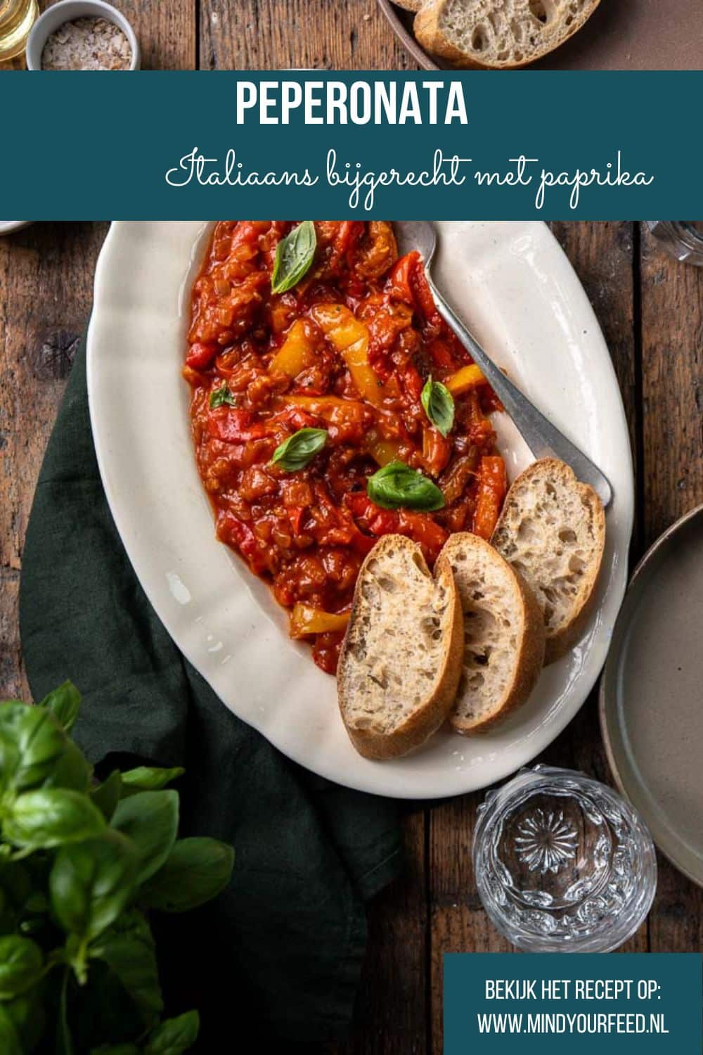 Peperonata – authentiek Italiaans gerecht van langzaam gestoofde paprika’s met ui en tomaat, een klassiek zomers bijgerecht dat je warm of koud serveert bij pasta, bruschetta of als onderdeel van een Italiaanse borrelplank.