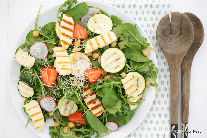 Salade met gegrilde courgette en halloumi