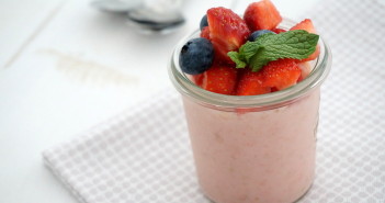 Aardbeienmousse recept, gezonde aardbeien mousse met verse aardbeien en Griekse yoghurt, makkelijk recept