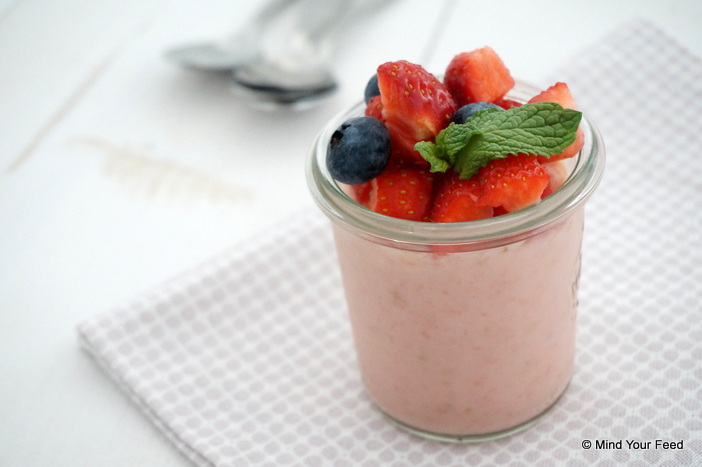 Aardbeienmousse recept, gezonde aardbeien mousse met verse aardbeien en Griekse yoghurt, makkelijk recept