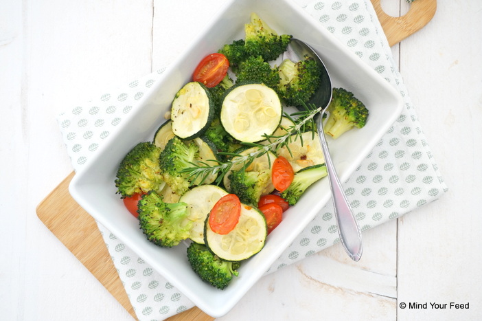 Gegrilde broccoli, broccoli uit de oven, geroosterde broccoli