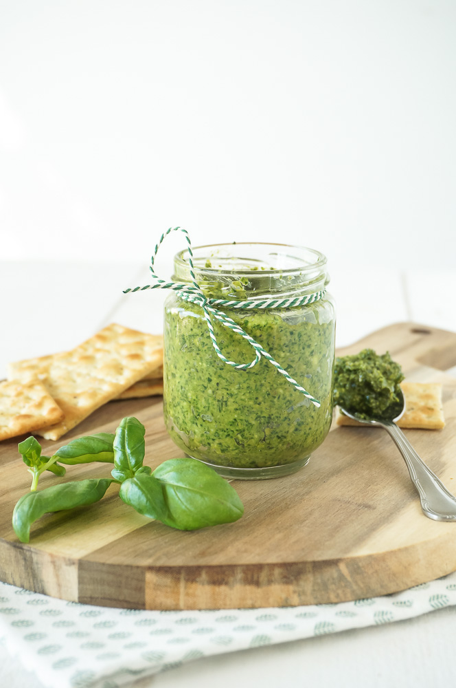 spinazie pesto, spinazie pesto met walnoten, zelf pesto maken, basilicum spinazie pesto recept