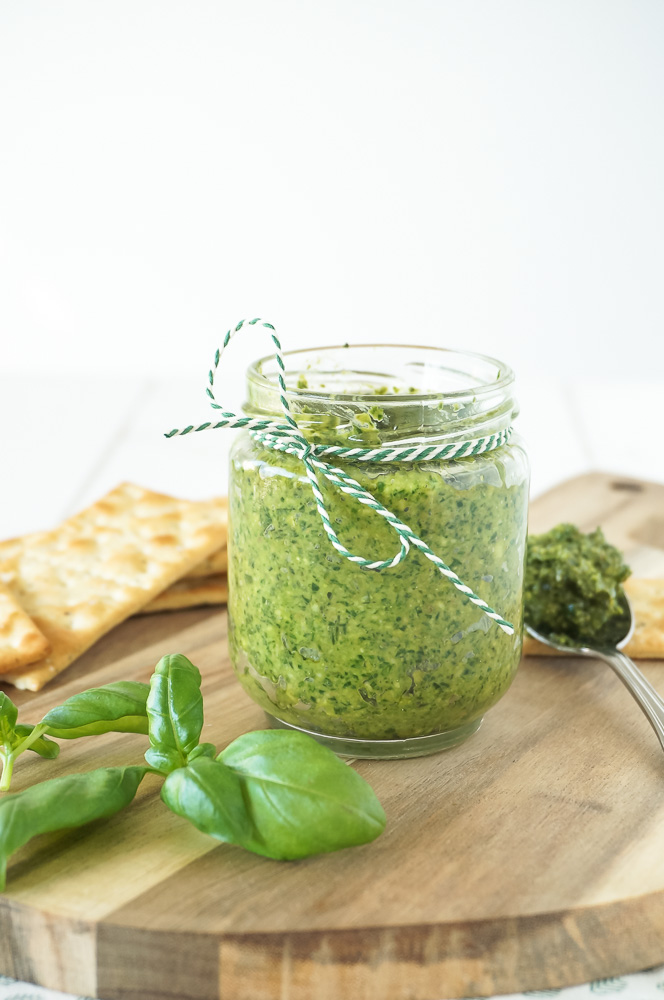 spinazie pesto, spinazie pesto met walnoten, zelf pesto maken, basilicum spinazie pesto recept