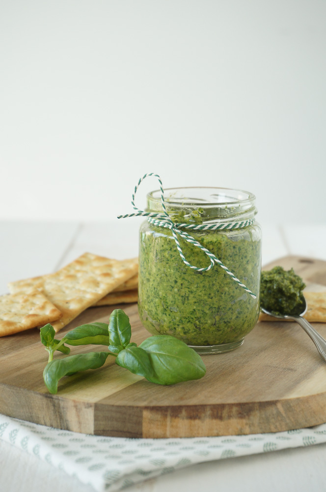 spinazie pesto, spinazie pesto met walnoten, zelf pesto maken, basilicum spinazie pesto recept