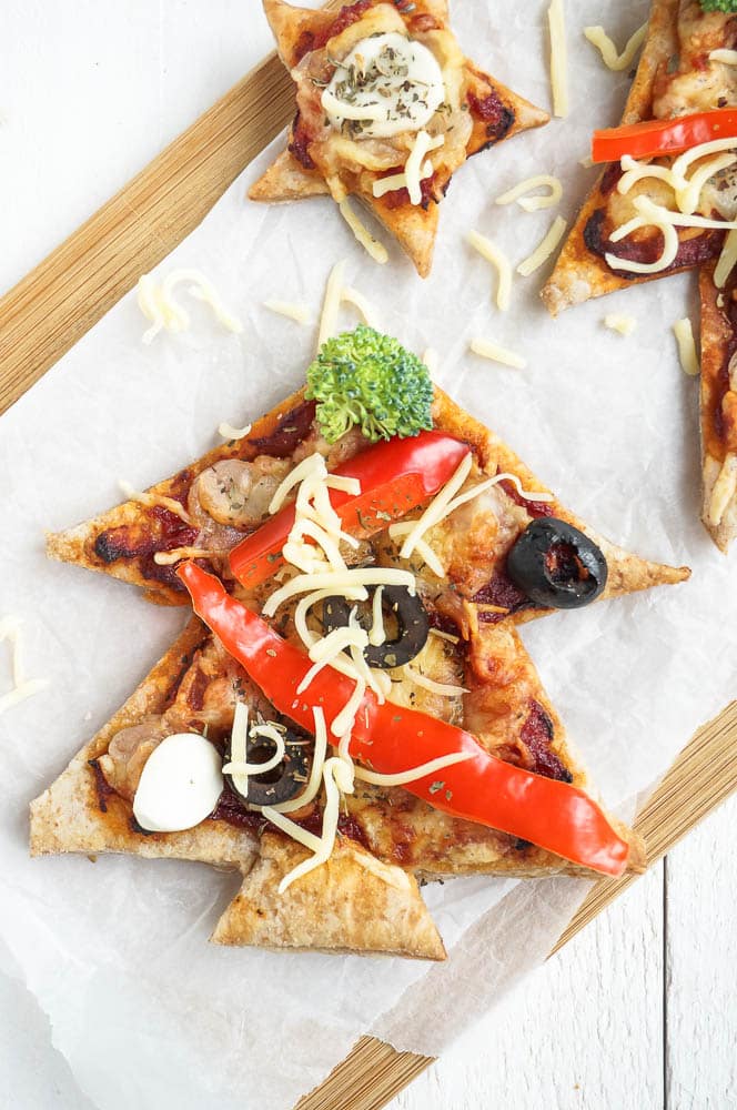 kerstboom pizza – leuk kersthapje voor kinderen, pizza kerstboom met bladerdeeg, kerst pizza maken, pizza kerst recept