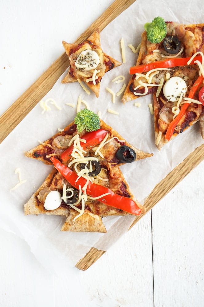 kerstboom pizza – leuk kersthapje voor kinderen, pizza kerstboom met bladerdeeg, kerst pizza maken, pizza kerst recept