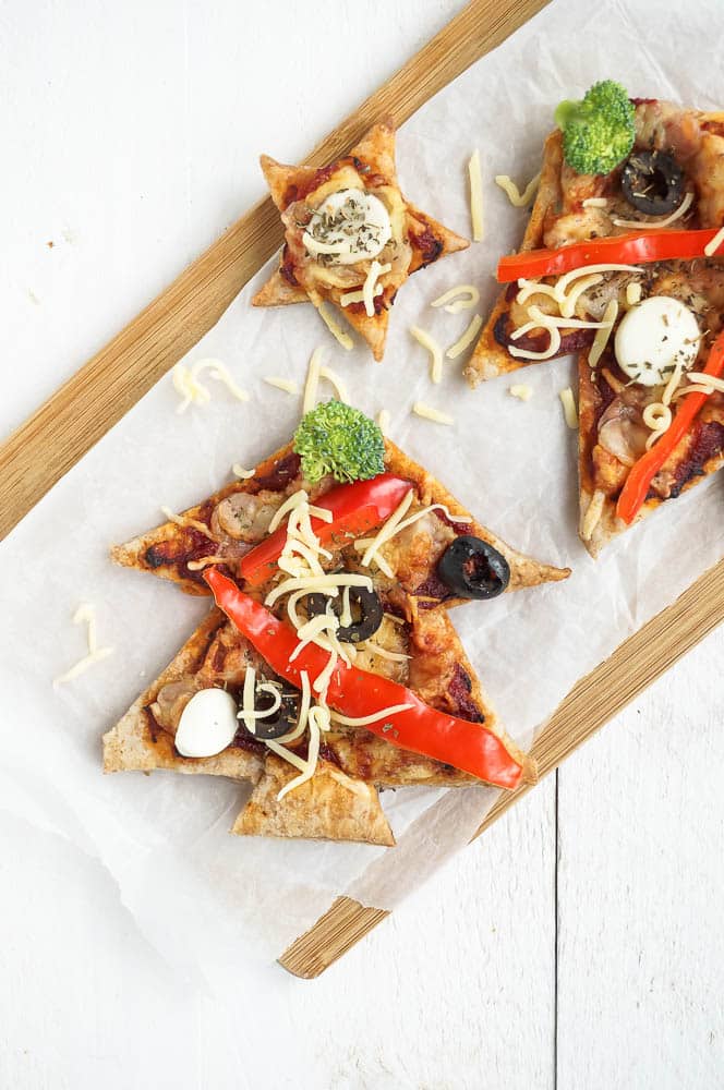 kerstboom pizza – leuk kersthapje voor kinderen, pizza kerstboom met bladerdeeg, kerst pizza maken, pizza kerst recept