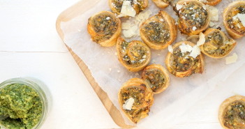Bladerdeeghapjes met pesto bladerdeeghapjes met pesto