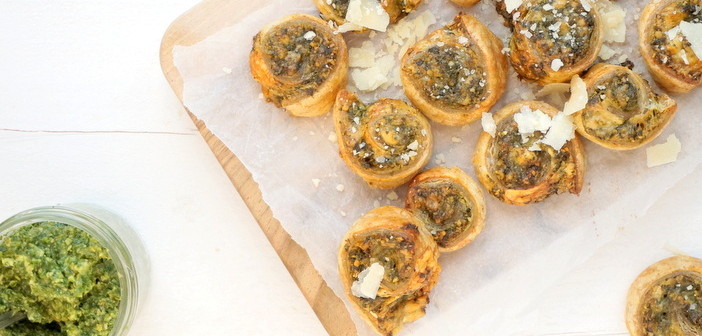 bladerdeeghapjes met pesto
