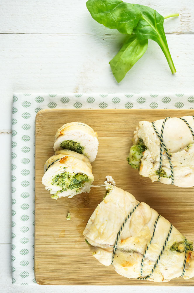 kiprollade met pesto en mozzarella, zelf kip rollade maken, feestelijk gerecht, hoofdgerecht