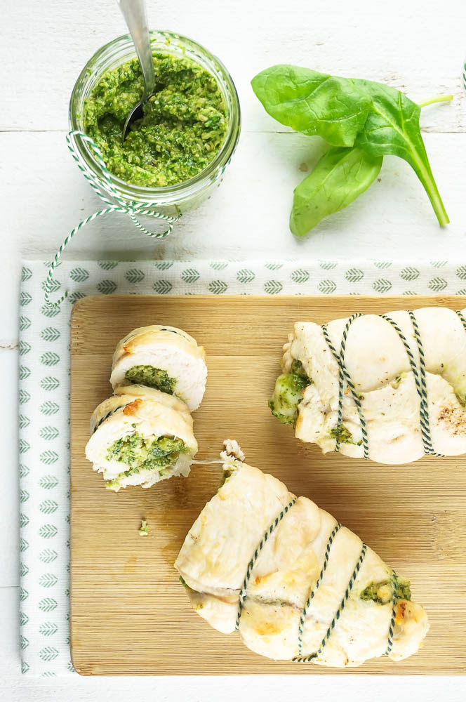 kiprollade met pesto en mozzarella, zelf kip rollade maken, feestelijk gerecht, hoofdgerecht