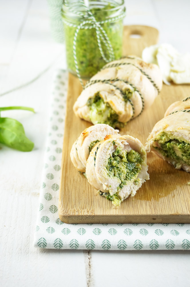 kiprollade met pesto en mozzarella, zelf kip rollade maken, feestelijk gerecht, hoofdgerecht