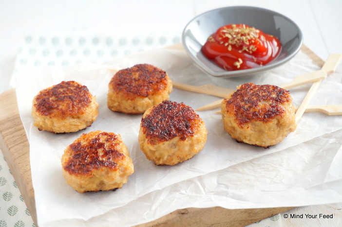 pittige kipgehaktballetjes, mini saucijzenbroodjes, borrelhapjes, borrelhapjes oud en nieuw, hapjes oud en nieuw, bladerdeeghapjes