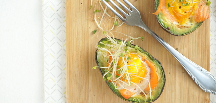 gevulde avocado met ei en zalm uit de oven