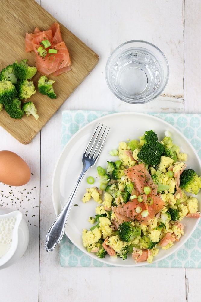 roerei met zalm en broccoli, scrambled eggs, gebakken ei met zalm