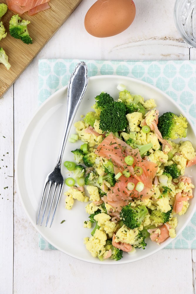 roerei met zalm en broccoli, scrambled eggs, gebakken ei met zalm