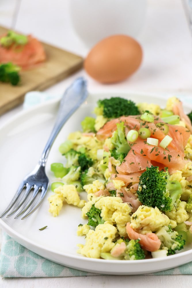 roerei met zalm en broccoli, scrambled eggs, gebakken ei met zalm