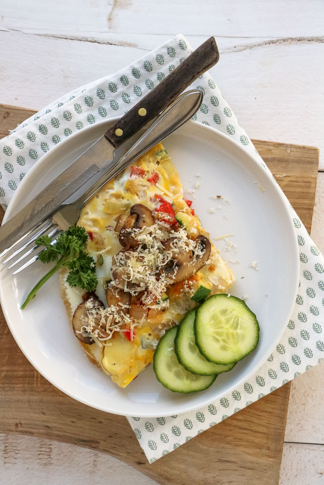 boeren omelet met groenten, omelet met heel veel groenten, makkelijk lunch recept, gezonde omelet 