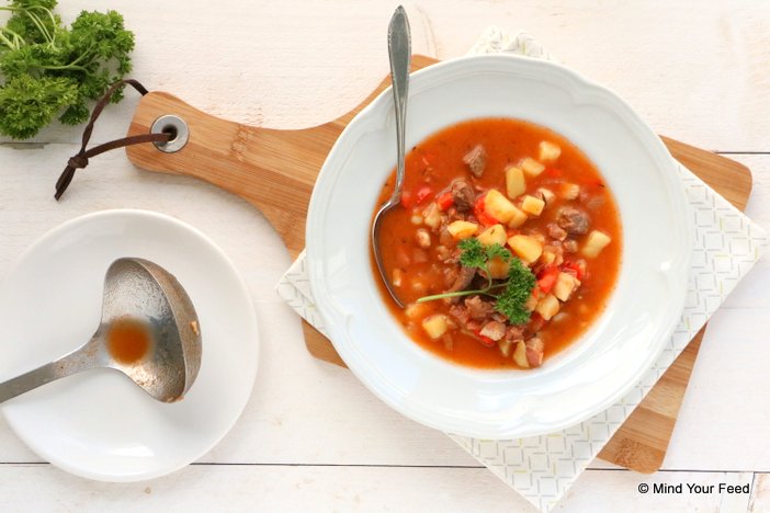 goulash soep, recept, zelf goulashsoep maken, goulashsoep met aardappel, Hongaarse goulashsoep, Oostenrijkse goulashsoep