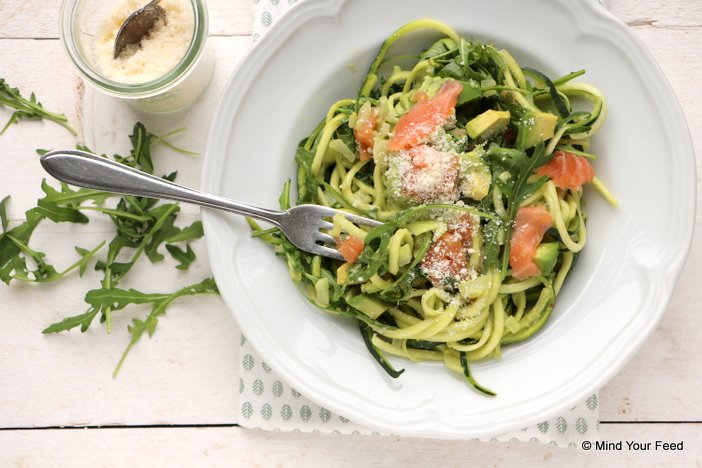 courgette spaghetti met avocado en zalm (6)