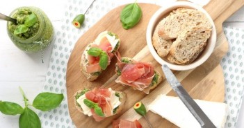 crostini met pesto stokbrood hapjes