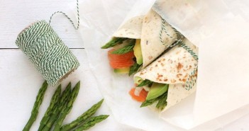 wrap met groene asperges en zalm