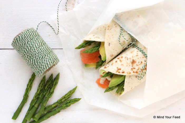 wrap met groene asperges en zalm