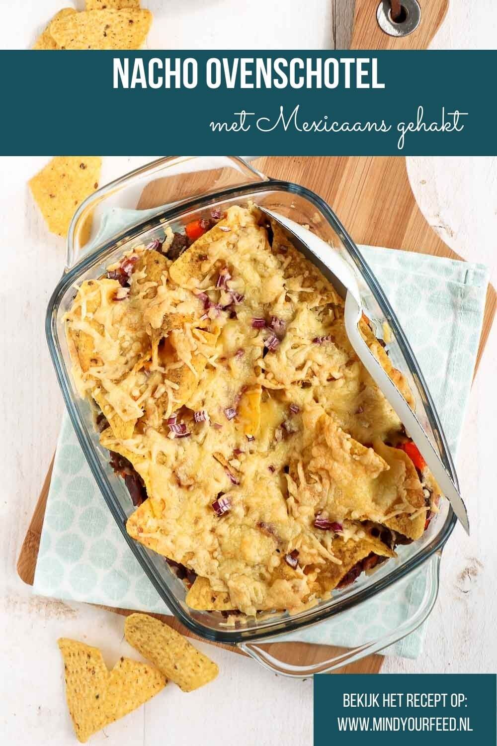 Mexicaanse nacho ovenschotel, recept voor ovenschotel met gekruid gehakt, tortilla chips, zure room en oude kaas.