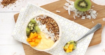 mango smoothie bowl