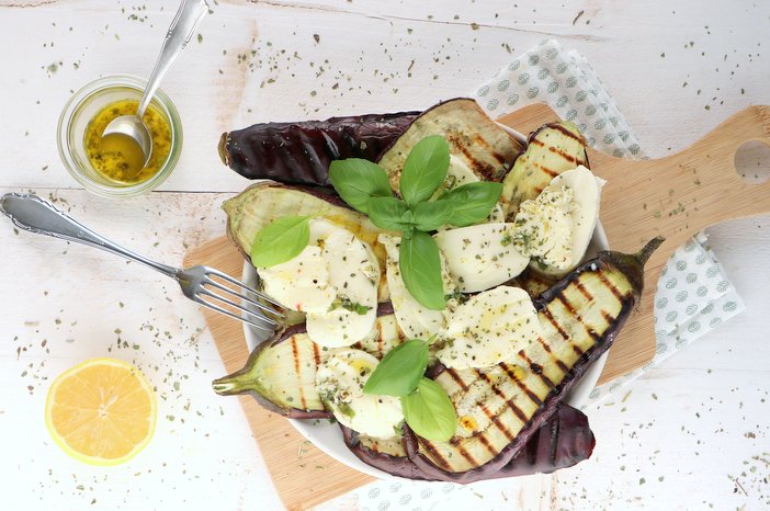 gegrilde aubergine met mozzarella