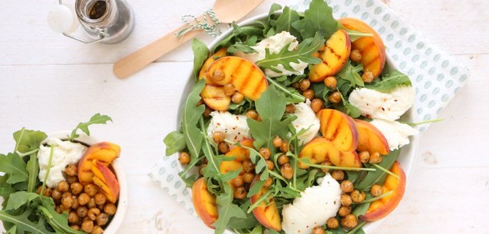 salade met gegrilde perzik