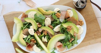 salade met meloen, rauwe ham en mozzarella