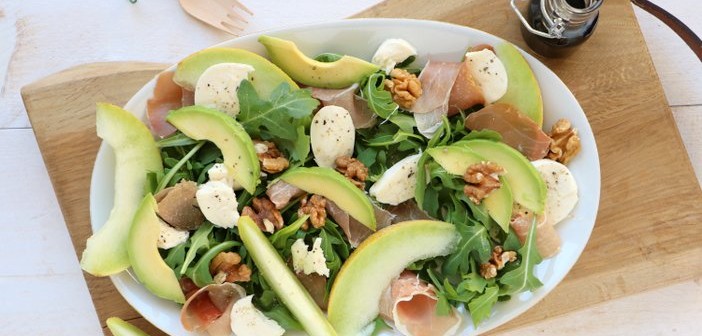 salade met meloen, rauwe ham en mozzarella