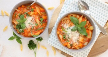 italiaanse groentesoep Minestrone recept, Italiaanse soep met pasta, Italiaanse maaltijdsoep, minestronesoep recept