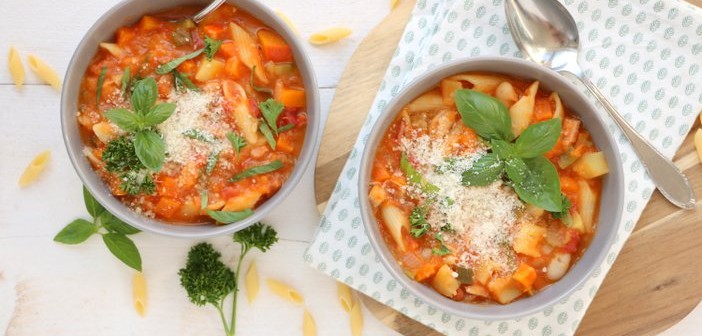 italiaanse groentesoep Minestrone recept, Italiaanse soep met pasta, Italiaanse maaltijdsoep, minestronesoep recept