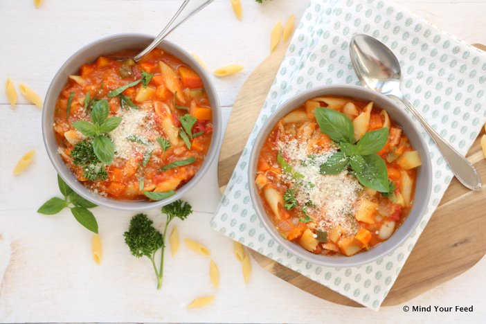 italiaanse groentesoep Minestrone recept, Italiaanse soep met pasta, Italiaanse maaltijdsoep, minestrone soep recept